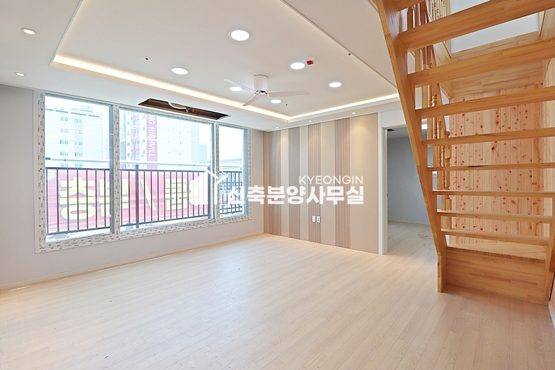 경기 안양만안구 안양동 기둥팰리스 [ 단독세대 . 3룸 . 테라스 . 복층 Type ] 분양 매물번호 12952 사진 17