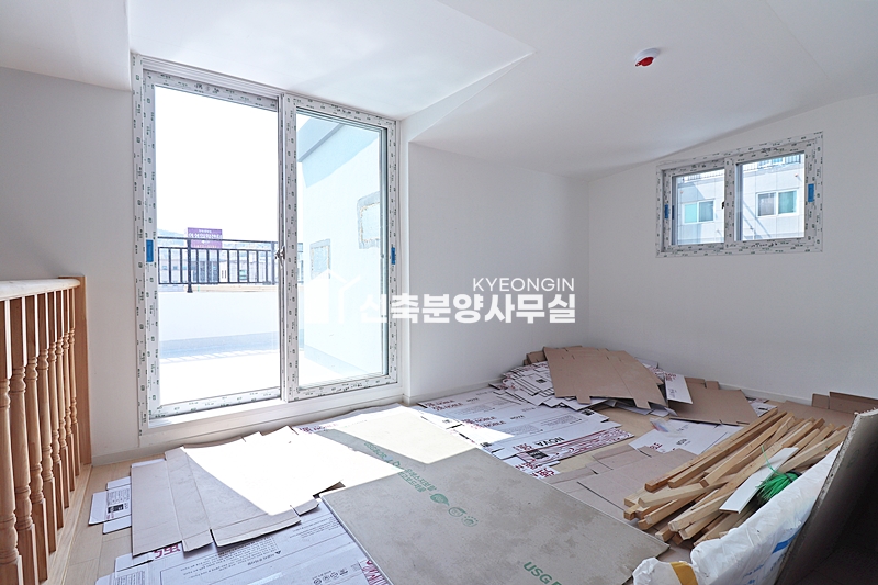경기 안양만안구 안양동 기둥팰리스 [ 단독세대 . 3룸 . 테라스 . 복층 Type ] 분양 매물번호 12952 사진 36